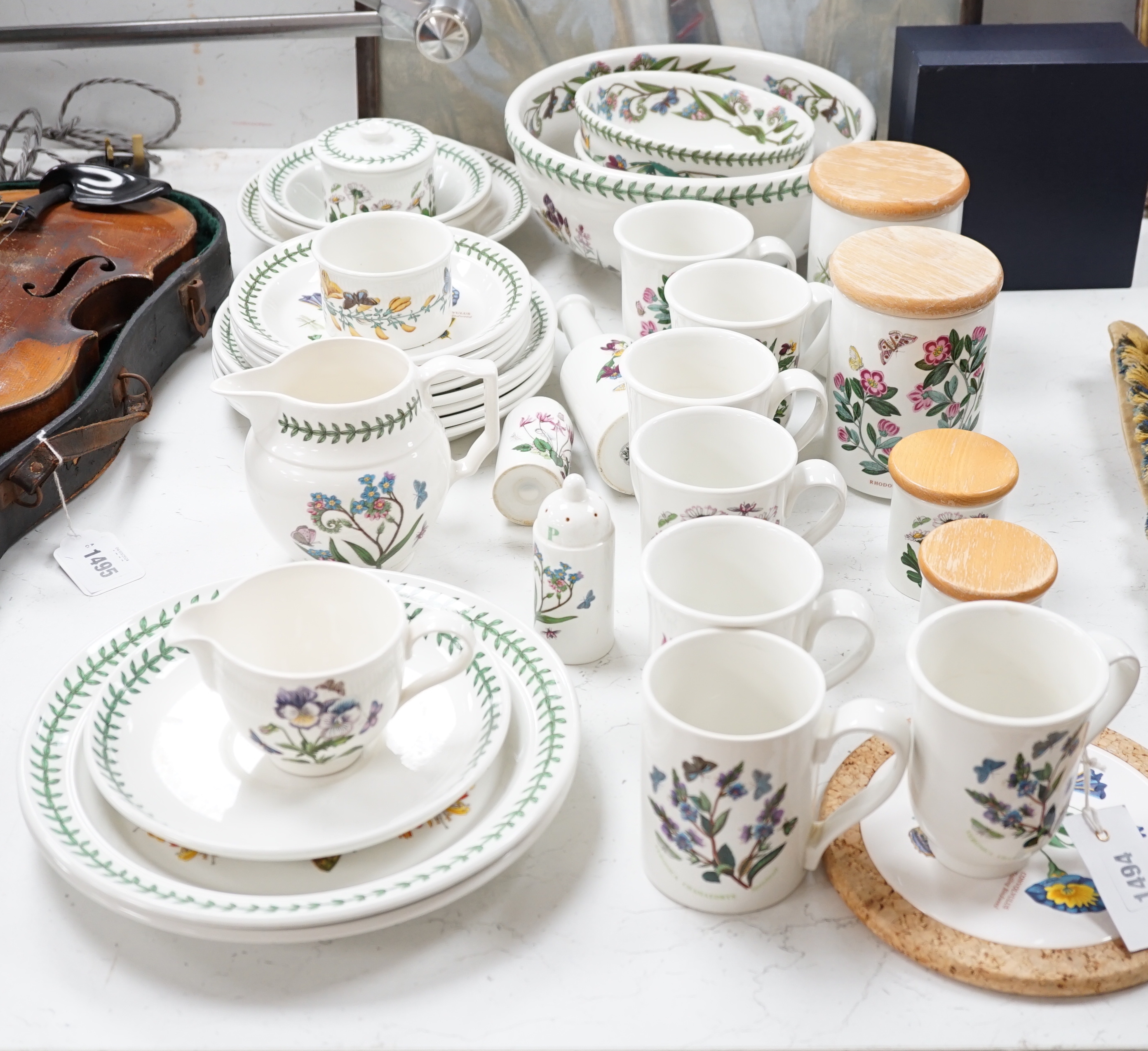 Portmeirion botanical dinner wares including mugs, storage jars and plates, largest 26cm in diameter